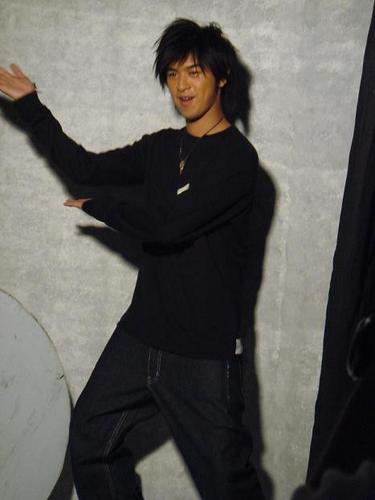 陈柏霖个人资料，陈百玲为什么还用(陈柏霖的个人资料)