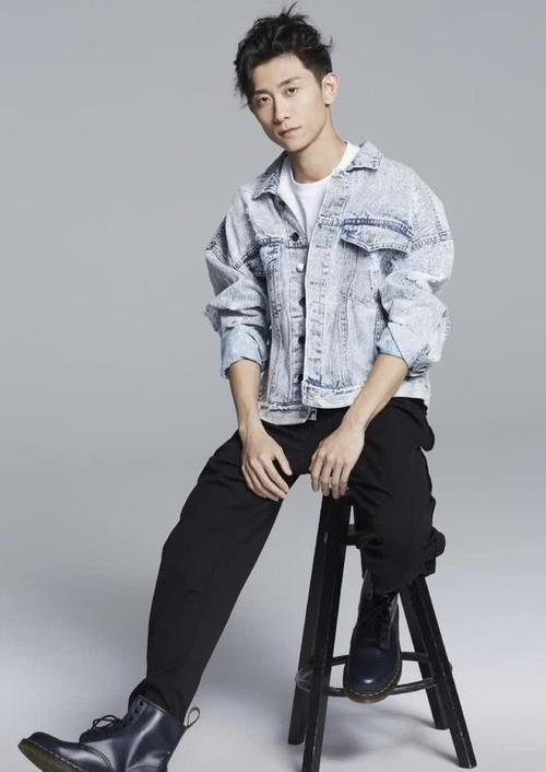 张一山个人资料，韩红和张一山为什(张一山是韩红什么人)