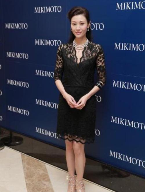 李嘉欣个人资料，为什么没人治得了(李嘉欣怎么啦)