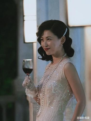 朱珠个人资料简介，爷爷是开国将军(朱珠的爷爷是谁)