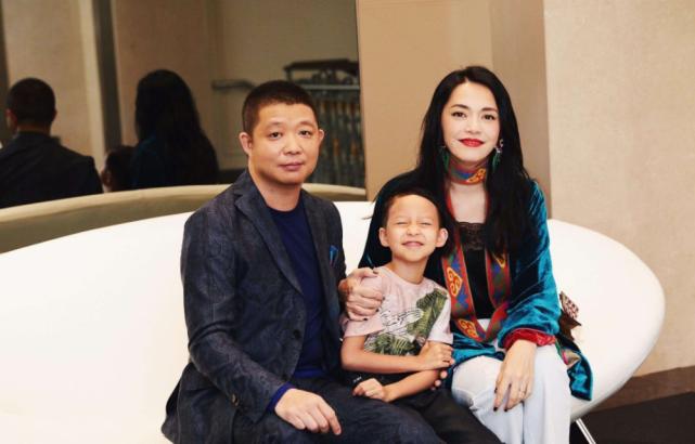 凌潇肃个人资料，唐一菲(凌潇肃发文承认唐一菲)