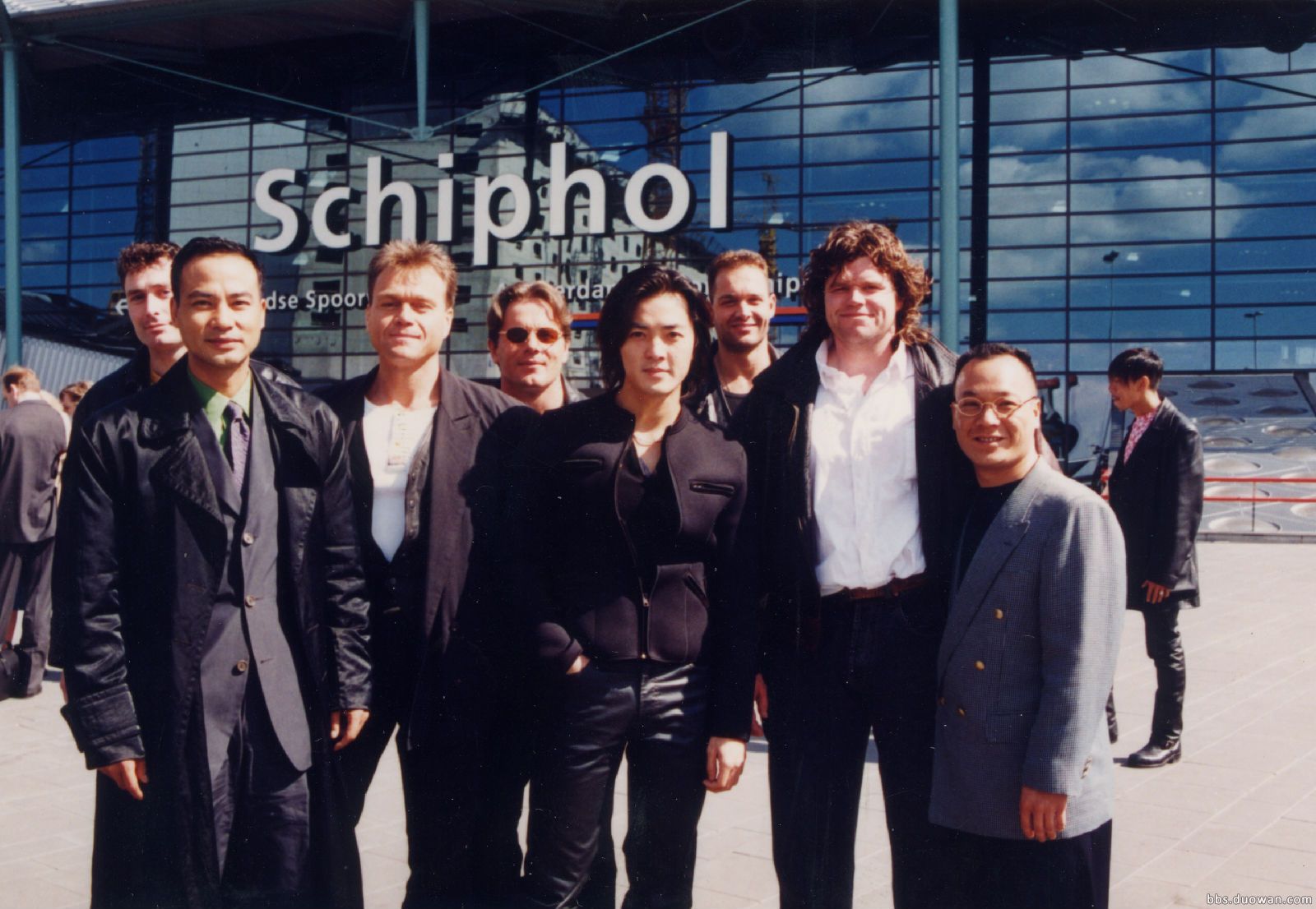 陈浩南揪耳朵照片(陈浩南掏耳朵经典动作图片)