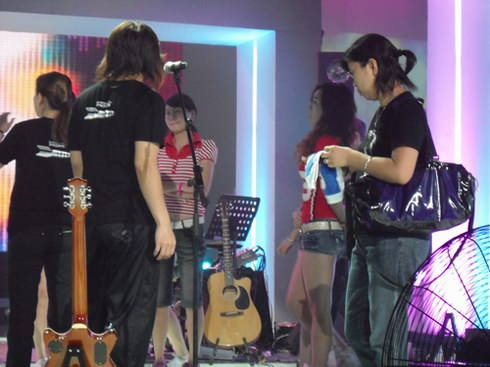 伍佰老婆陈文佩照片(伍佰老婆个人资料)