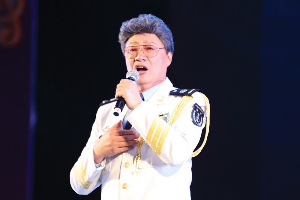 胡松华的头发是假发吗他是不是秃顶 胡松华的头发是假发吗他是不是秃顶