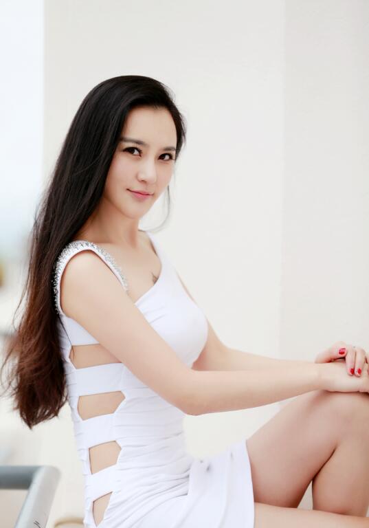 王子子胸前纹身是什么图案(王子子的纹身)