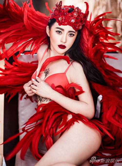 王子子胸前纹身是什么?王子子老公是谁 王子子胸前纹身是什么?王子子老公是谁