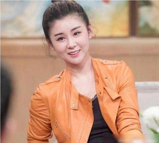 李小萌个人资料，身高差30cm情(李小萌个子多高)