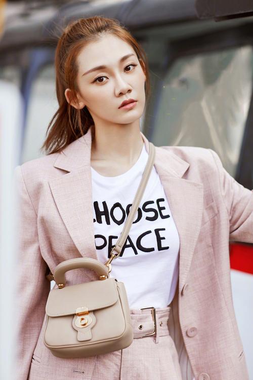 演员苗苗是哪里人,苗苗的含义是什(苗苗是什么人) 演员苗苗是哪里人,苗苗的含义是什(苗苗是什么人)