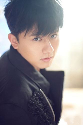 张杰个人资料，何炅有老婆吗(主持人张杰个人资料老公是谁)