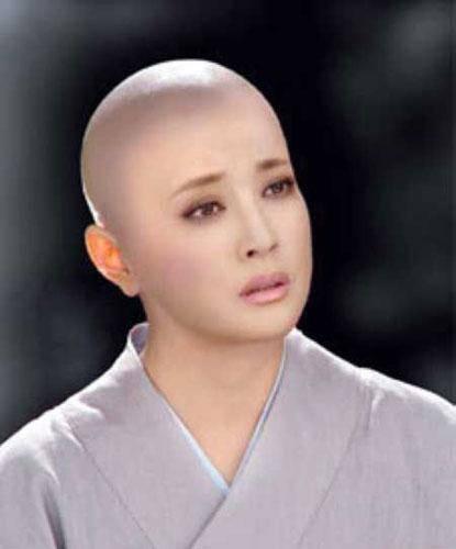 芳飞美女剃光头视频 芳飞美女剃光头视频