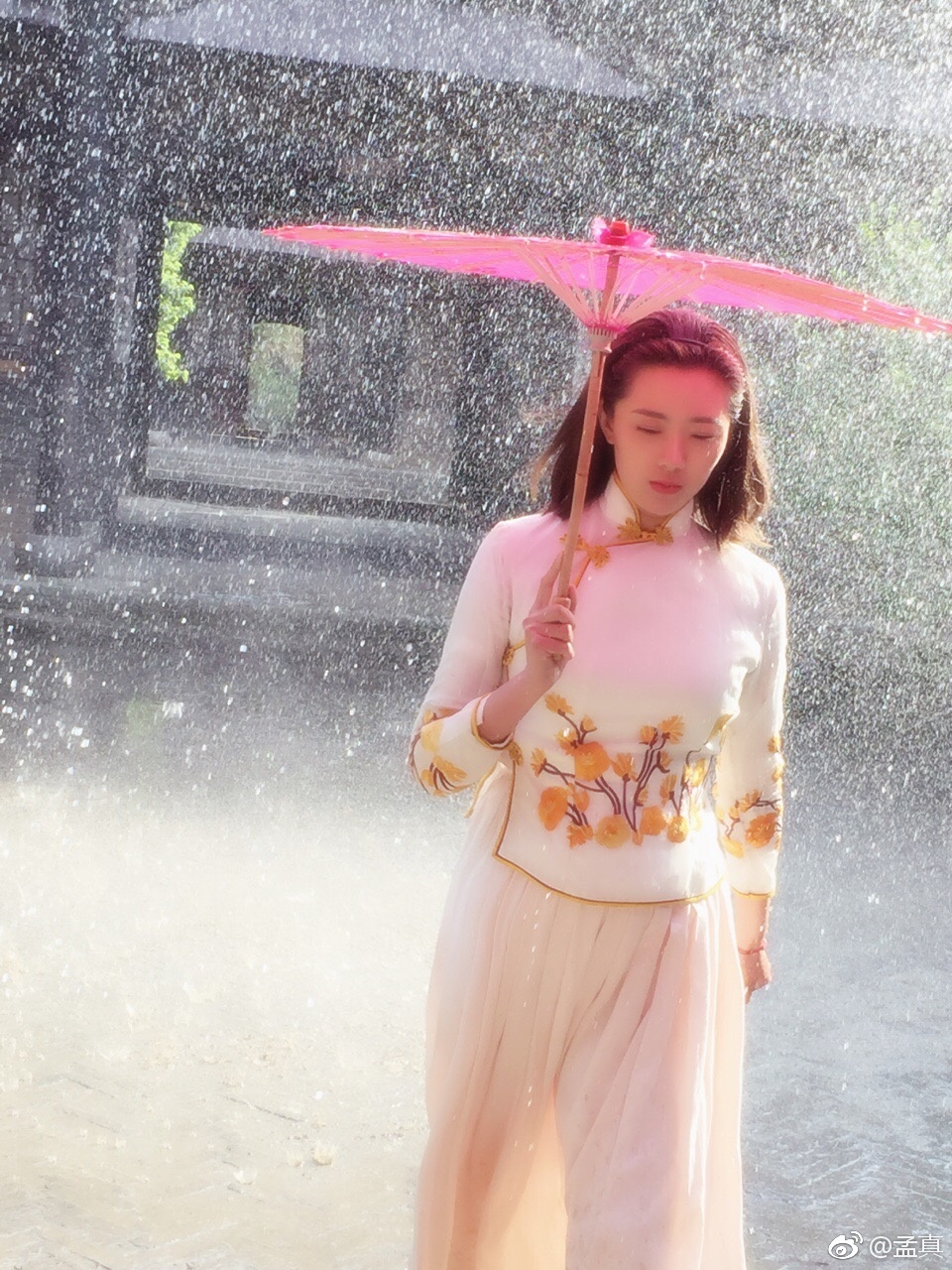 怎么现在不见曾泳醍了?曾泳醍和杨烁什么关 怎么现在不见曾泳醍了?曾泳醍和杨烁什么关