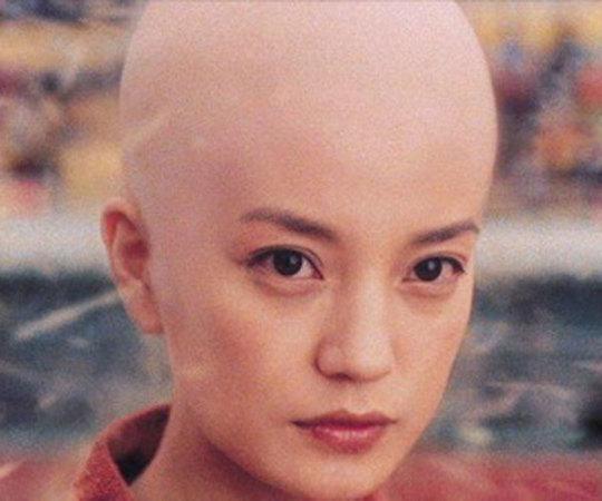 芳飞美女剃光头视频