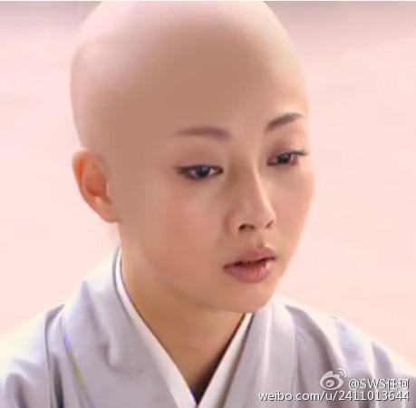 芳飞美女剃光头视频 芳飞美女剃光头视频