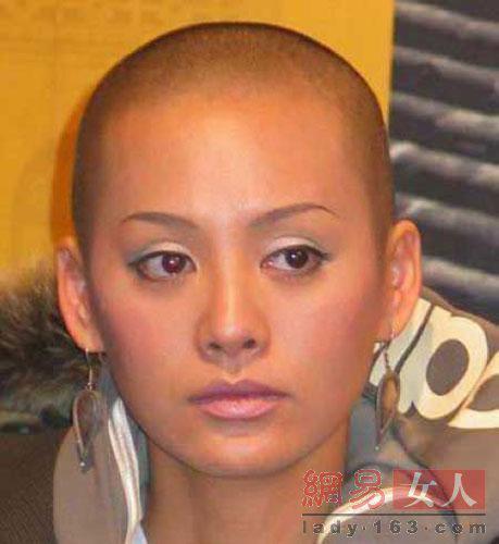 芳飞美女剃光头视频 芳飞美女剃光头视频