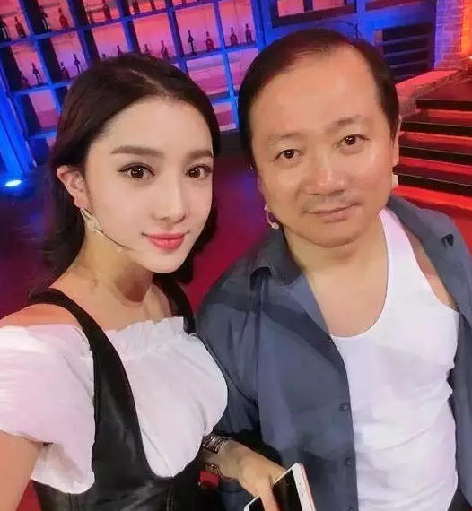 唐鉴军老婆王小华资料照片(唐鉴军和王小华的二人转正戏)