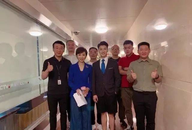 尹颂个人资料，尹颂井冈山精神(尹颂主持人大赛井冈山)