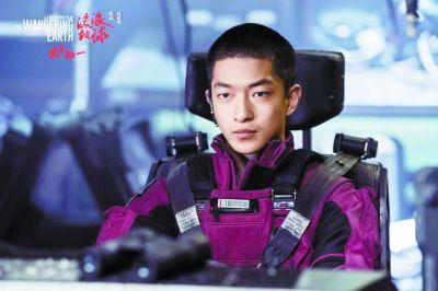 流浪地球演员，我在流浪地球当村长(流浪地球主角是谁)