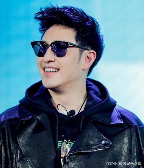 潘玮柏个人资料,徐璐简历(潘玮柏采访谈徐璐视频)