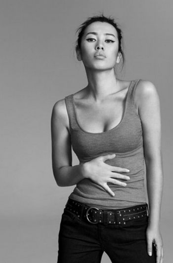 余男战狼胸罩穿帮图 余男战狼胸罩穿帮图