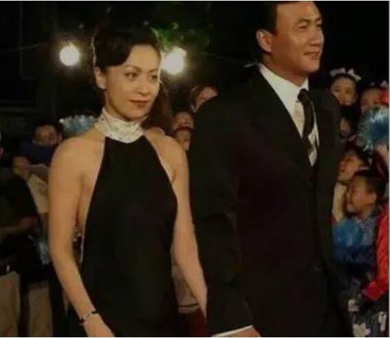 刘嘉玲为什么跟胡军很熟(胡军喜欢刘嘉玲)