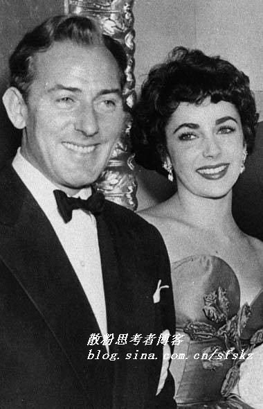 伊丽莎白奥尔森的事业线照片