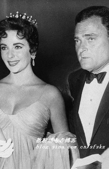 伊丽莎白奥尔森的事业线照片