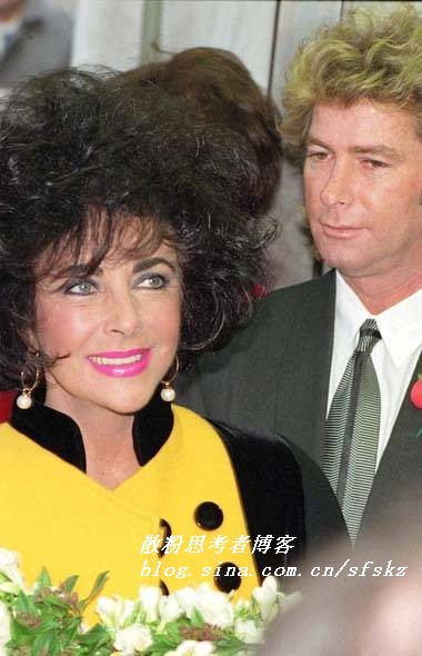 伊丽莎白奥尔森的事业线照片