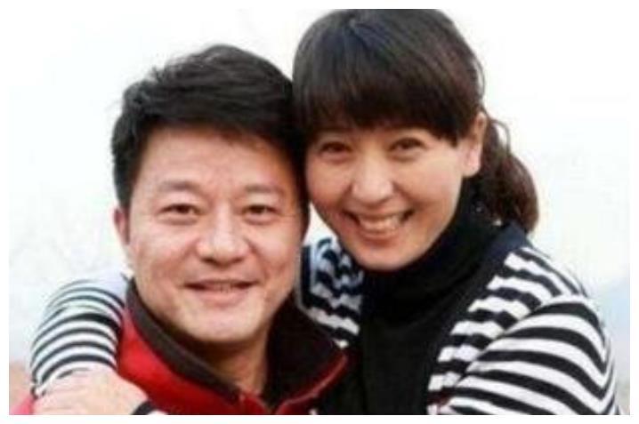 闫学晶现任老公照片,马明东(闫学晶现任老公马明东年龄)