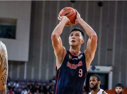 易建联个人资料,易建联老婆个人资(易建联的个人信息)