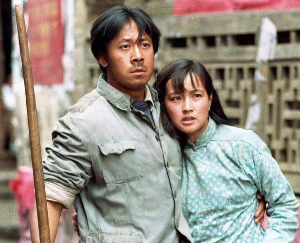 姜文八卦，姜文有几个女友(姜文几个妻子)