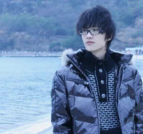 许嵩八卦,许嵩有什么黑点吗(许嵩和大黑什么关系)