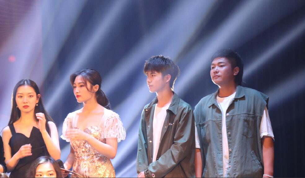 黄誉博长大后的帅气照片(黄誉博的身高) 黄誉博长大后的帅气照片(黄誉博的身高)