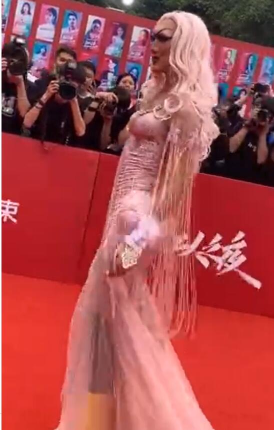 韩佩泉为什么没有喉结(韩佩泉的嘴)