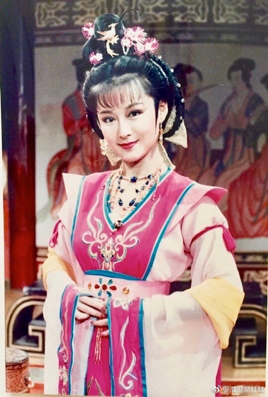 潘迎紫没有修饰的近照图(潘迎紫年轻美照)