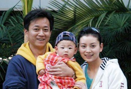 朱军的老婆是谁,朱军和现任妻子的(朱军现在的妻子是谁) 朱军的老婆是谁,朱军和现任妻子的(朱军现在的妻子是谁)