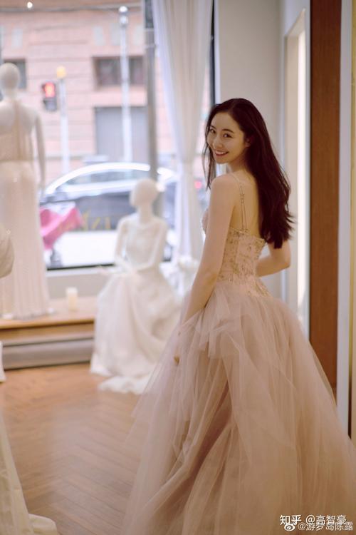 霍尊的妈妈,仲小萍(霍尊的简历仲小萍的简历) 霍尊的妈妈,仲小萍(霍尊的简历仲小萍的简历)