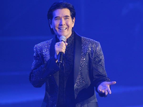 周润发和费翔身高对比图(费翔和郑少秋身高对比)