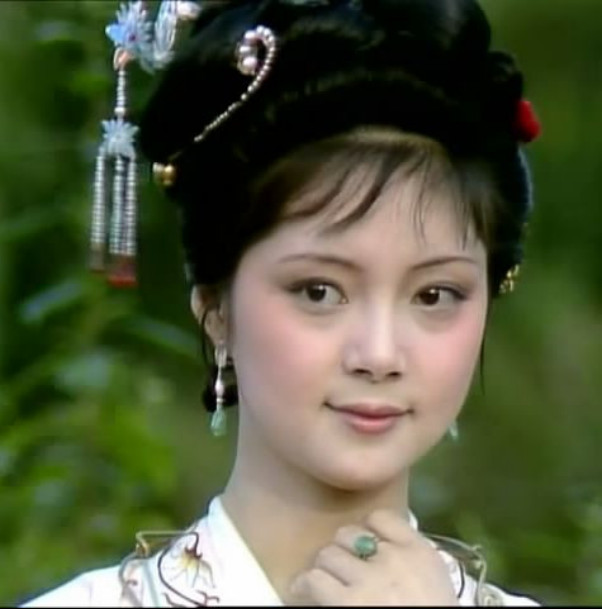 薛宝钗扮演者张莉为什么不结婚？为什么说薛(张莉薛宝钗个人资料)