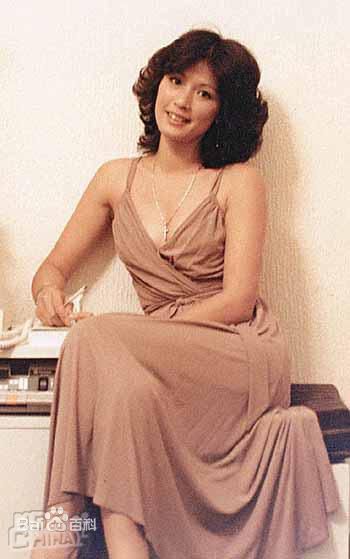 黄淑仪年轻时候的照片(黄淑仪近照)