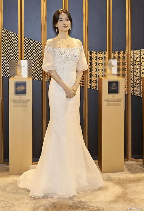 韩国女明星生活照,财阀玩洪真英(韩国明星洪真英简历)