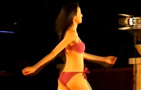 马凡舒泳装不慎凋落GIF图 马凡舒泳装不慎凋落GIF图