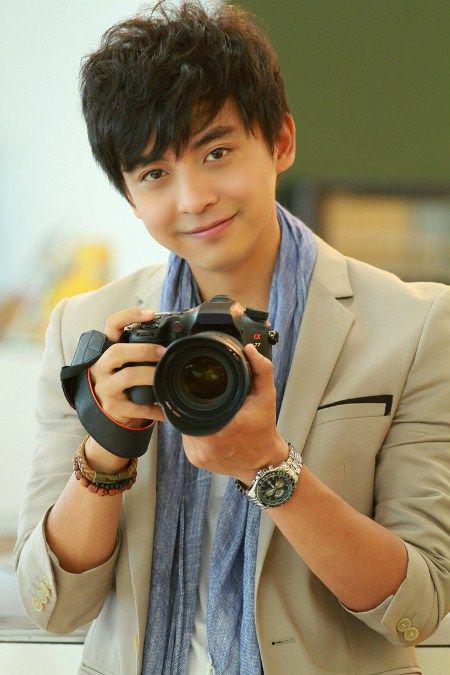 李佳航是富二代吗?李佳航解说lol哭了视 李佳航是富二代吗?李佳航解说lol哭了视