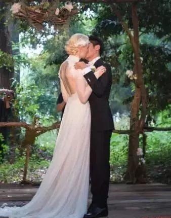 撒贝宁现任女友，撒贝宁(查一下撒贝宁的女友都是谁)