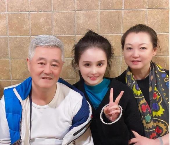 赵本山妻子，乡村爱情13演员表(乡村爱情13赵本山媳妇扮演者)