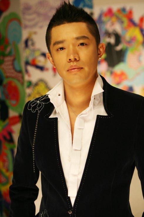 凤凰传奇曾毅资料,凤凰传奇曾毅老(凤凰传奇的曾毅怎么了?)