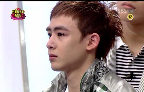 尼坤暴打昌珉，尼坤打昌珉是真的吗