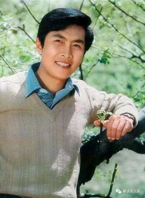 演员唐国强简历，唐国强现在的国籍(著名演员唐国强简历)