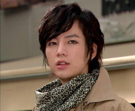 张根硕主演的电影，李敏镐最新电影(张根硕演过哪些电影)