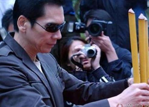 有黑社会背景的明星，哪些明星有黑(娱乐圈有黑道背景的10大明星)