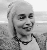 艾米莉亚·克拉克大笑起来太鬼畜了 艾米莉亚·克拉克大笑起来太鬼畜了